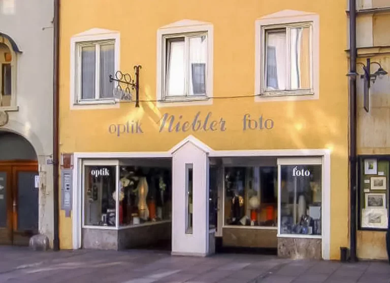 Unsere Fassade im Laufe der Zeit - 80iger und 90iger Jahre